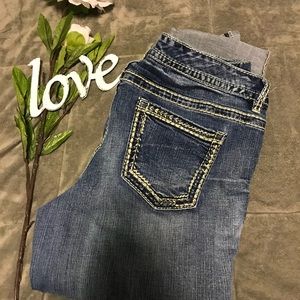 Maurice’s distressed capris